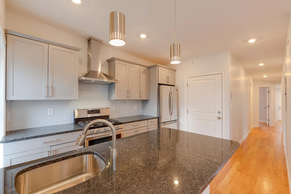 Building Photo - 15 Kenilworth St #3