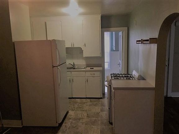 Kitchen to the bathroom