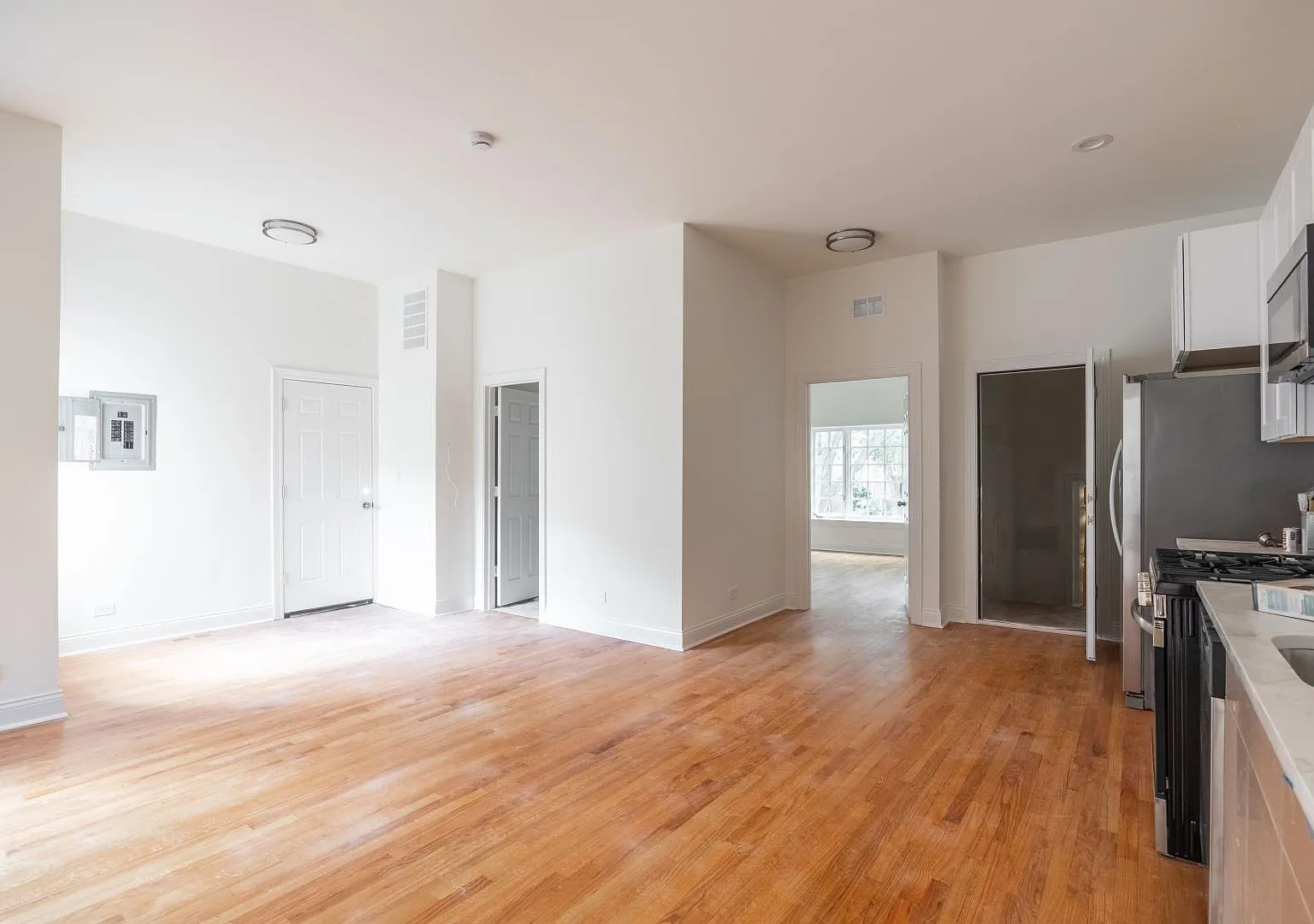 2 bed, $2,500 — Photo 3