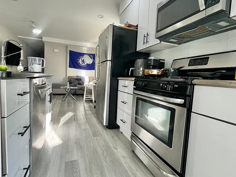 49 Quint Ave #2 — Photo 7