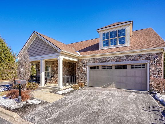 3rd image of 97 Park Knoll Pl