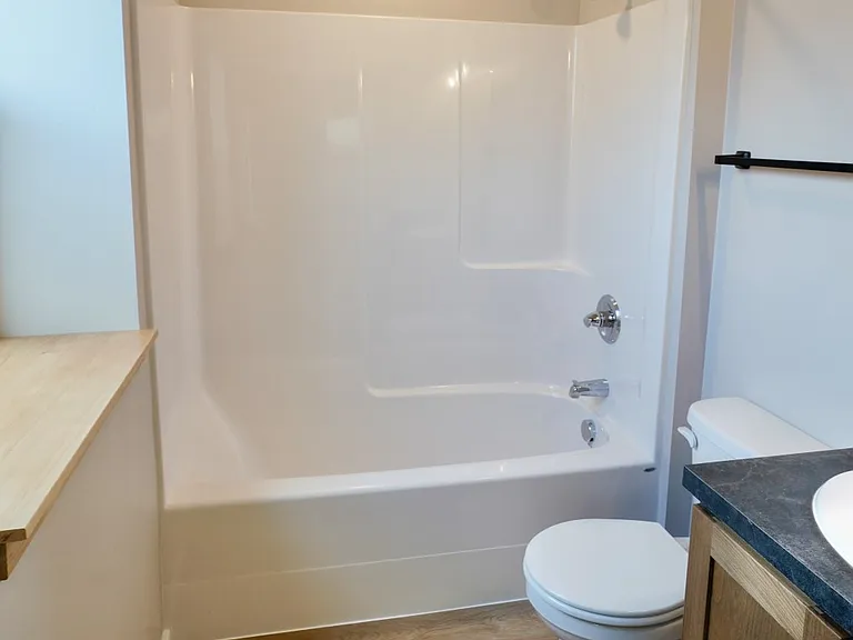 110 SE Handley St — Photo 5