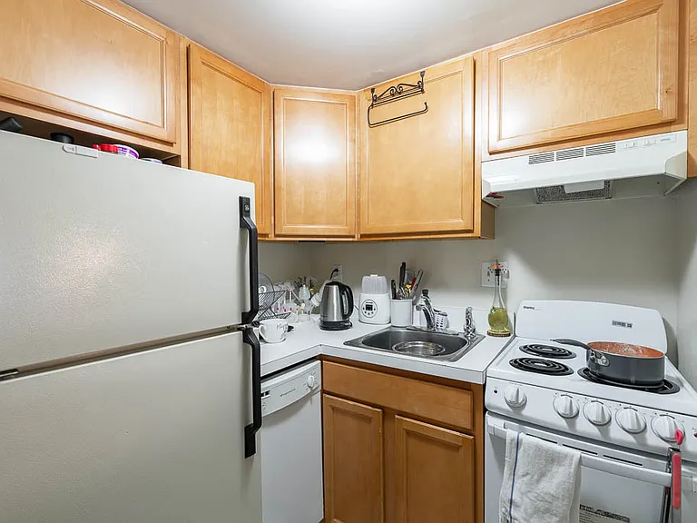 4450 Macarthur Blvd NW #11A — Photo 5