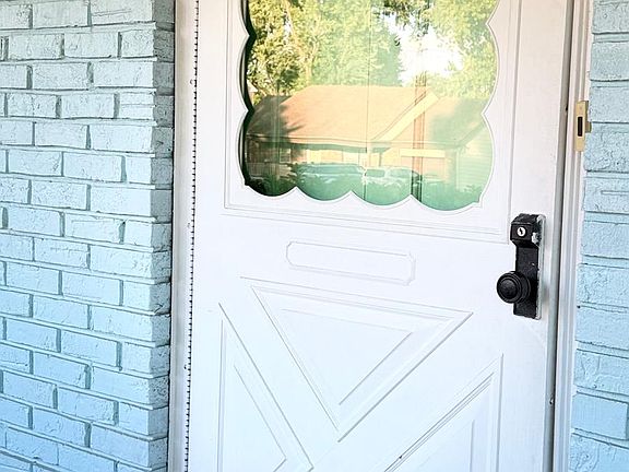 5th image of 831 Silver Rock Ln