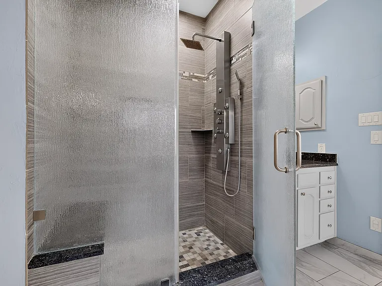 1812 Meadow Ridge Dr — Photo 12