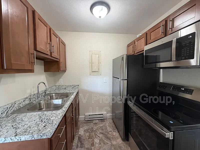 1101 Main Ave #5