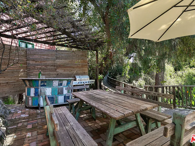 913A Fernwood Pacific Dr — Photo 9