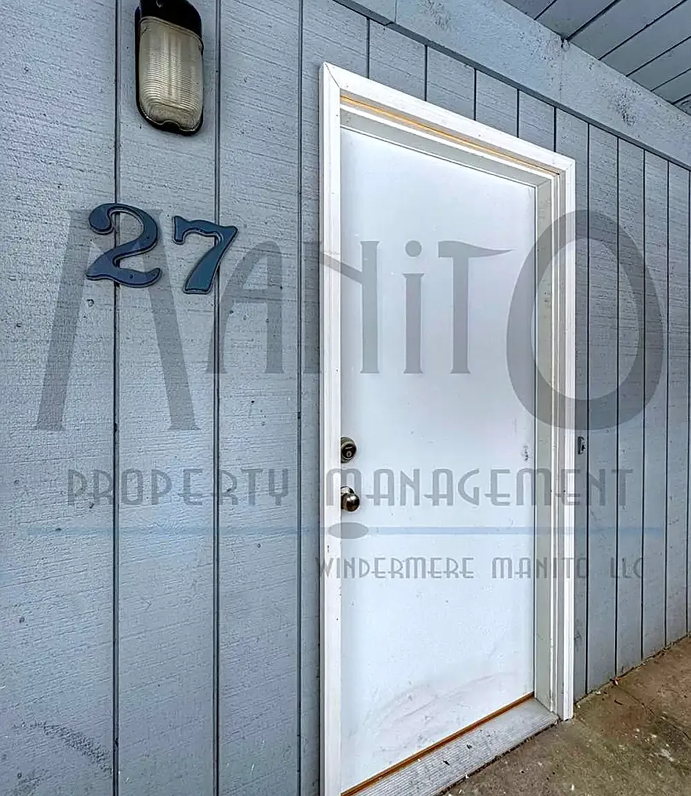 Regency Park Apartments — Photo 3