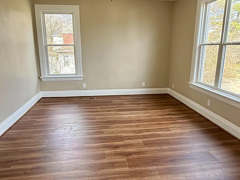 415 Considine Ave — Photo 13