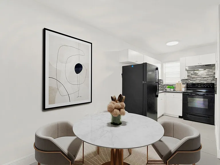Manor Court Apartments — Photo 7