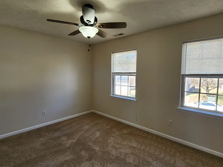 2826 Bombay Dr — Photo 7