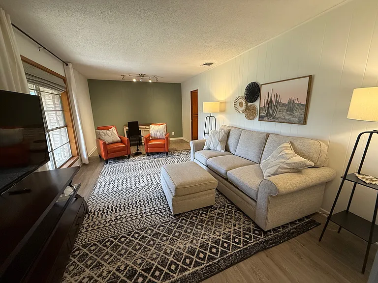 303 Inspiration Dr — Photo 2