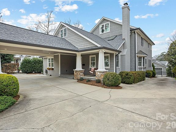 3rd image of 1407 Lilac Rd