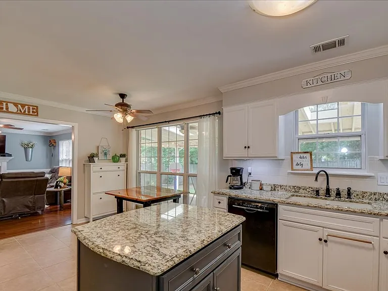 1156 Parkside Trl — Photo 9