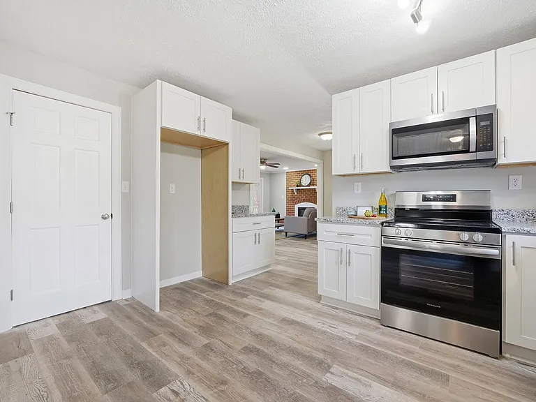 9 Rhodelia Ln — Photo 4