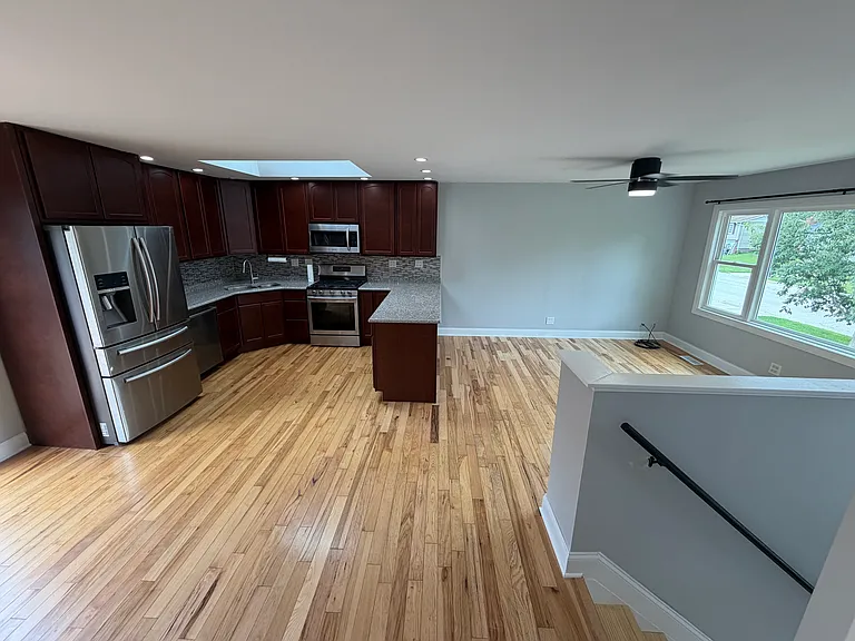 15221 Ridgeland Ave — Photo 2