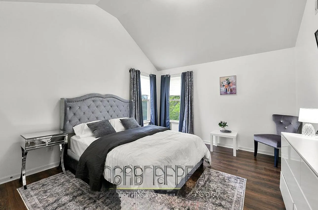 4 bed, 2.0 bath, 3000 sqft, $1,044 — Photo 1