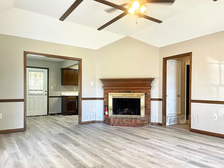 6600 Stockport Dr — Photo 3