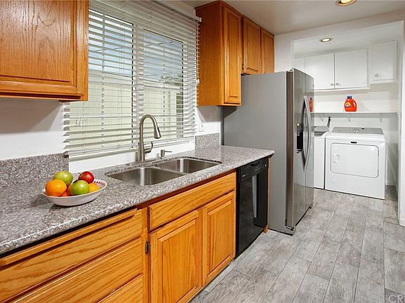5th image of 8225 Whitsett Ave