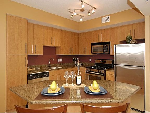 4th image of 1021 N Garfield St APT 615