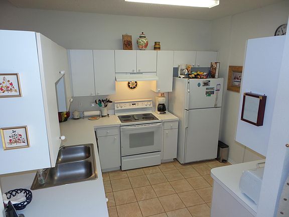 Rently installed tiled kitchen floor with brand new stainless dishwasher Oct.2020. Kitchen connects directly to private garage and laundry equipment.