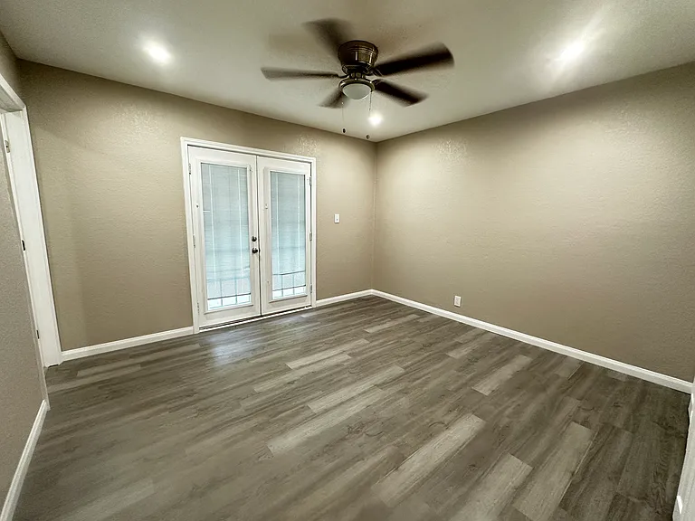 8426 Glen Ct — Photo 33