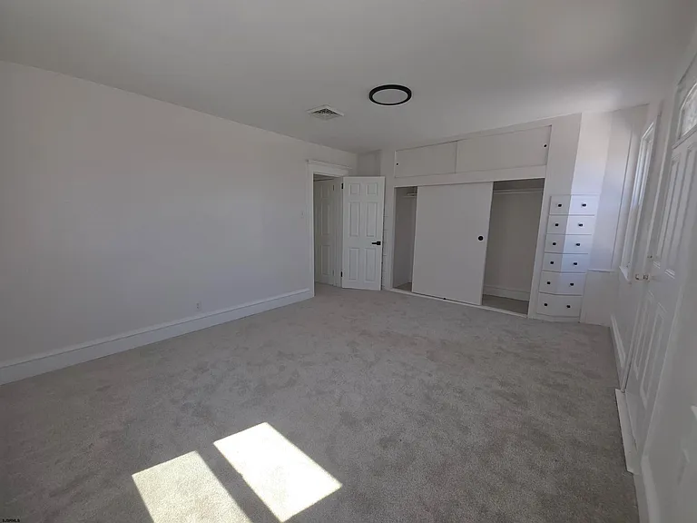 346 N Delaware Ave — Photo 32