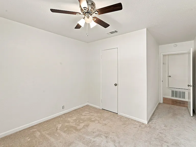 1411 W Shields Dr — Photo 10