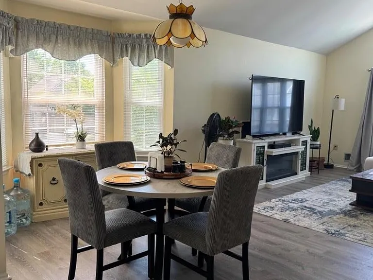 1410 Pinhorn Dr — Photo 4