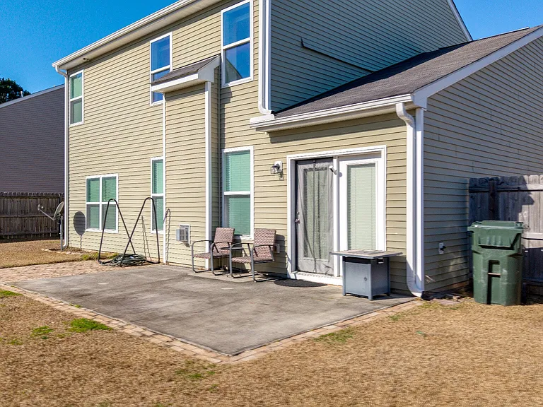 225 Urbano Ln — Photo 43