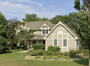 4594 S River Ridge Blvd, Greenfield, WI 53228