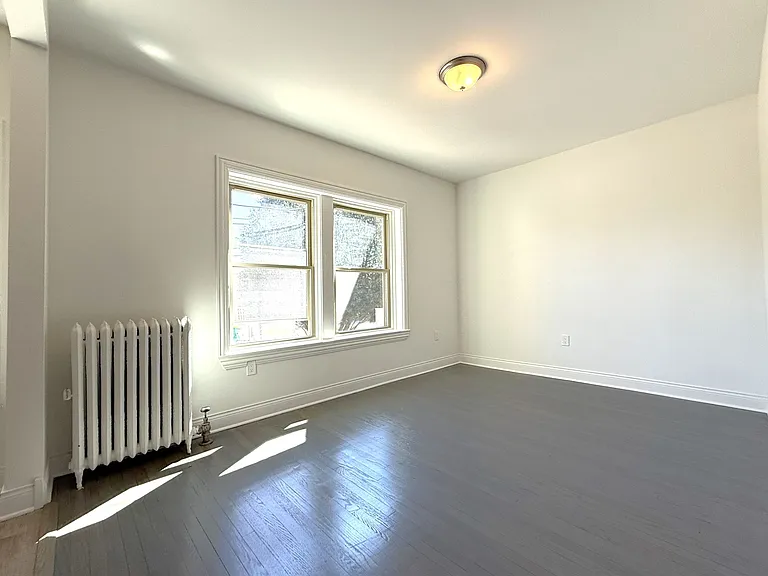 Stowell Avenue Apartments — Photo 8