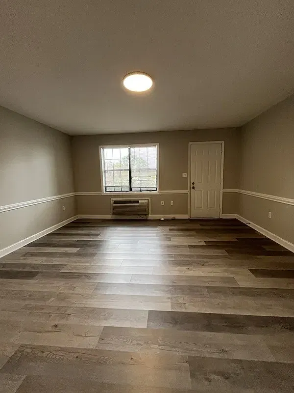 Studio, $1,050 — Photo 2