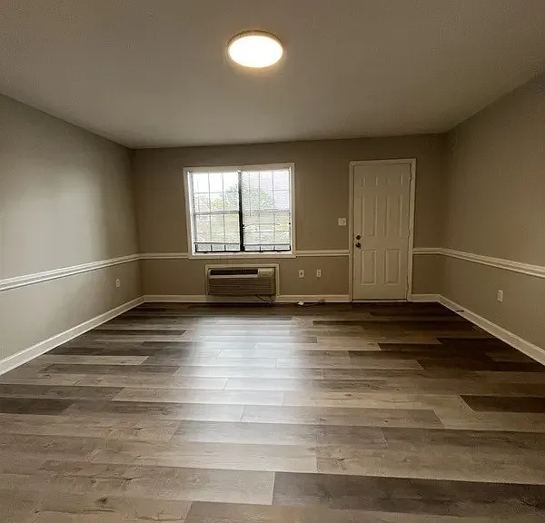 585 Starlight Dr #14 — Photo 2