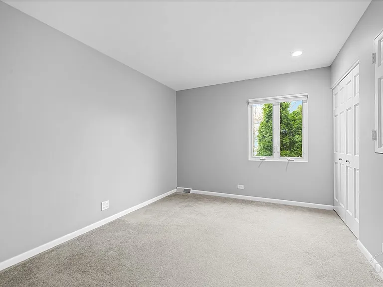 1120 N Brainard St — Photo 12