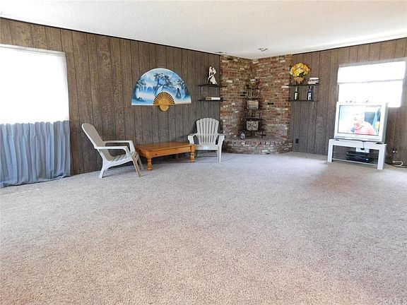 4th image of 1048 N Leaf Ave