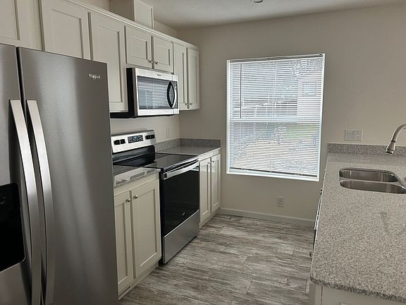 4th image of 1243 Bond St #1245