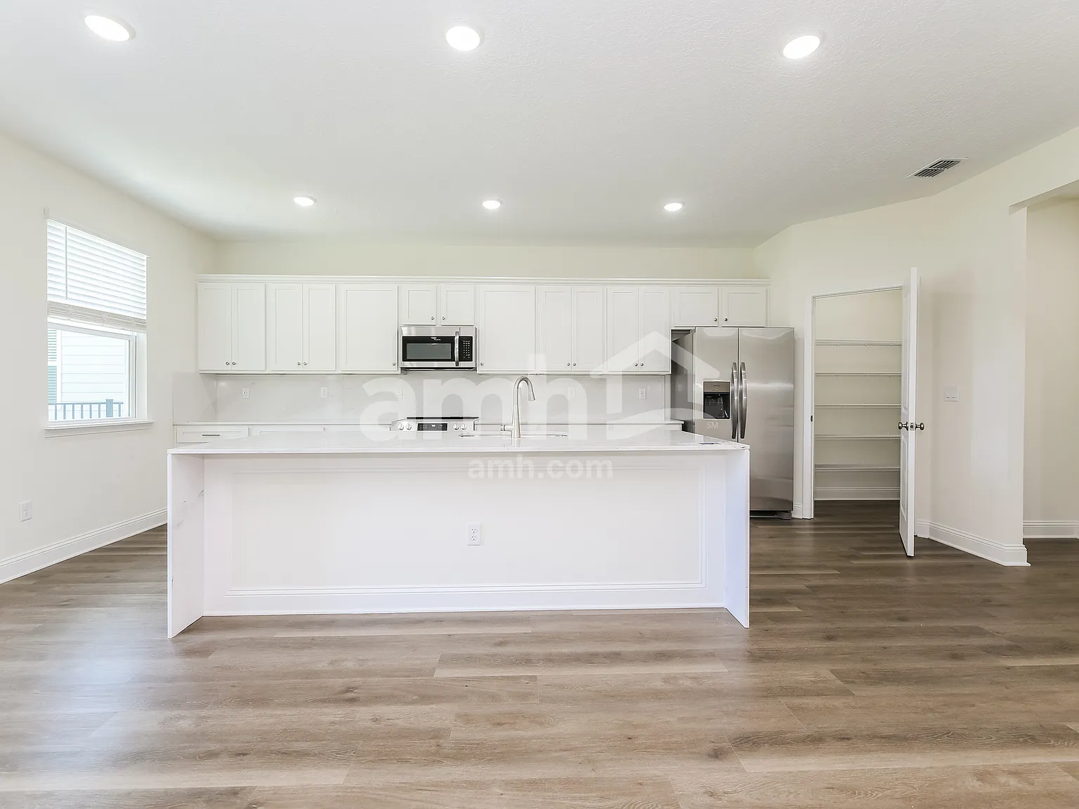 5 bed, 3.5 bath, 2440 sqft, $2,720 — Photo 3
