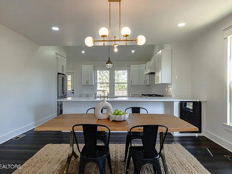 1017 Thompson Pl — Photo 16