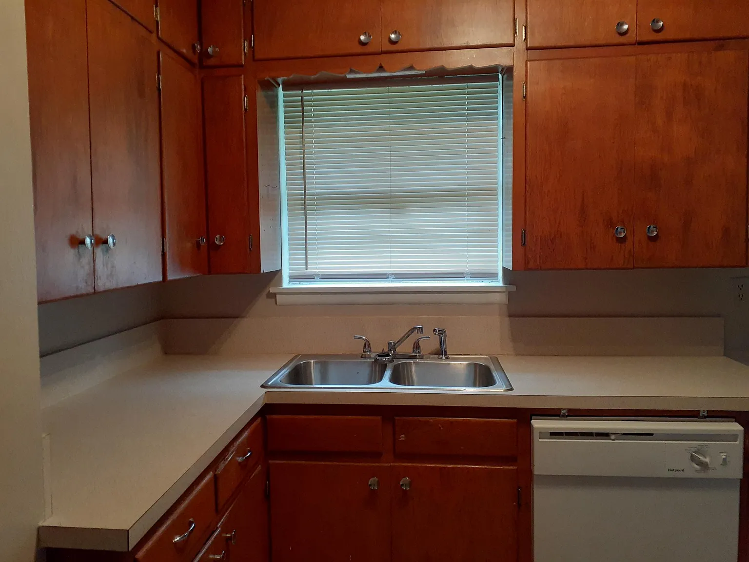 3 bed, 950 sqft, $1,295 — Photo 3