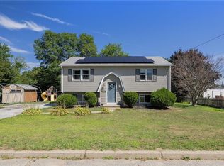 13 Quill Dr, West Warwick, RI 02893