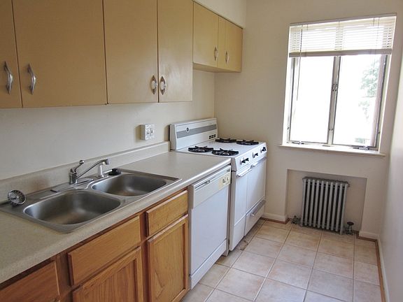 2nd image of 670 N Pearl St APT 12