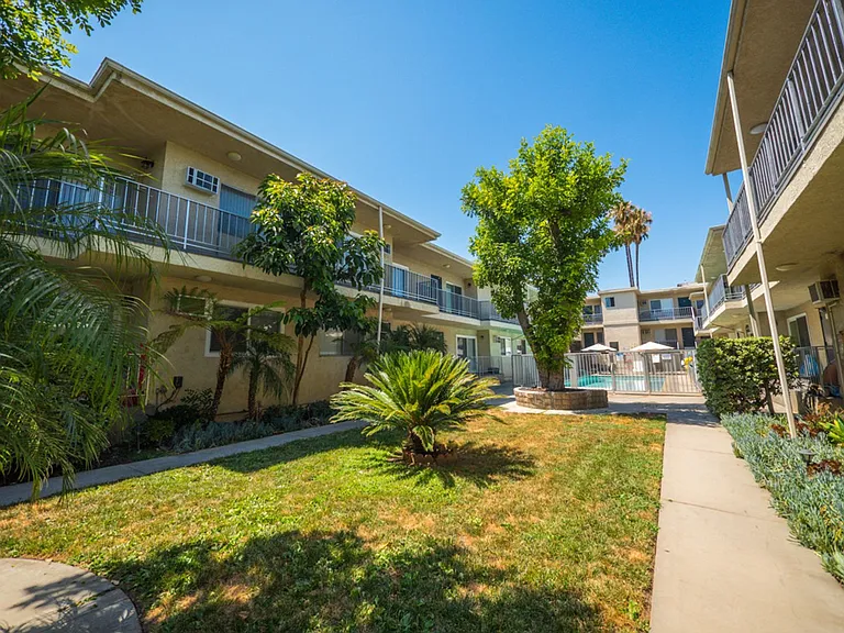 20317 Saticoy St — Photo 45