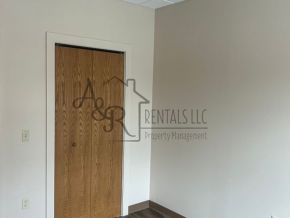 5th image of 720 N Broadway St APT 2-B