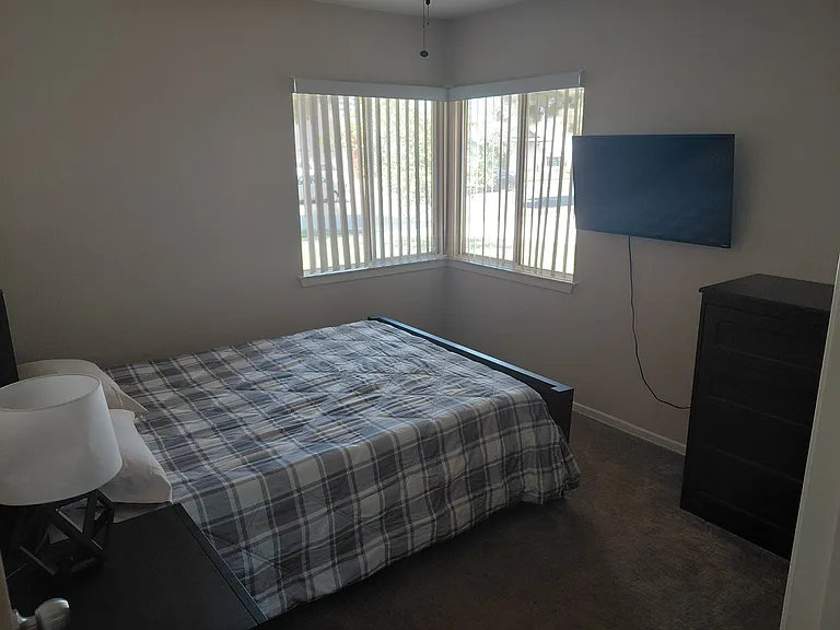 575 Pierpont Dr — Photo 1