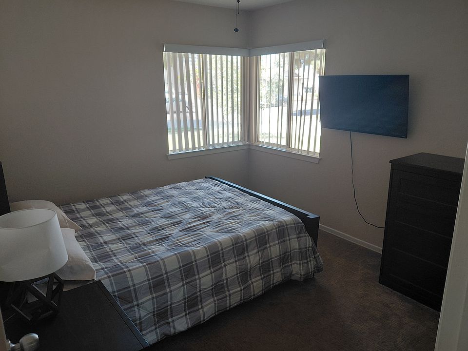 1st image of 575 Pierpont Dr