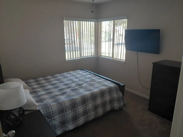 575 Pierpont Dr, Costa Mesa, CA 92626