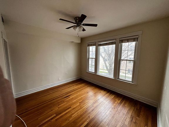 3rd image of 2345 W Winona St #2W