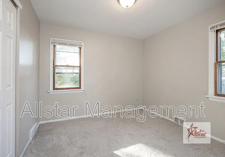 8958 Woodridge Ln — Photo 10