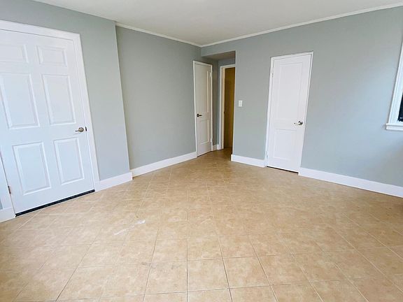 4th image of 301 E Broadway #C